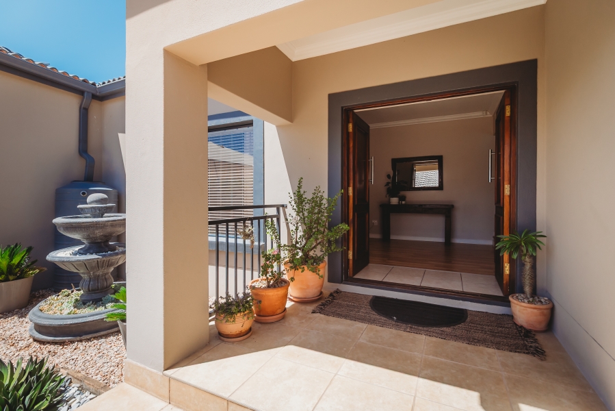 5 Bedroom Property for Sale in Panorama Western Cape